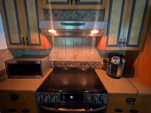 2398 Cunningham Road, Nelson, BC - Indoor Photo Showing Kitchen