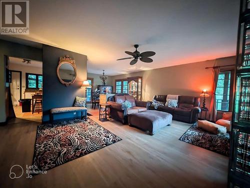 2398 Cunningham  Road, Nelson, BC - Indoor Photo Showing Living Room