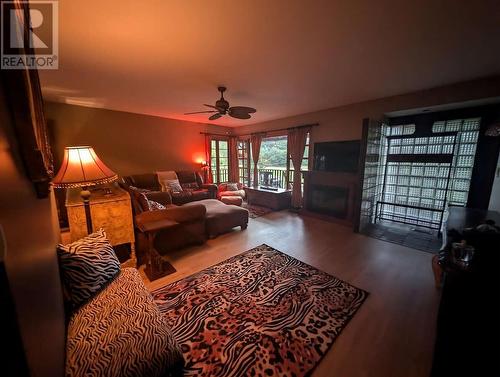 2398 Cunningham  Road, Nelson, BC - Indoor Photo Showing Living Room