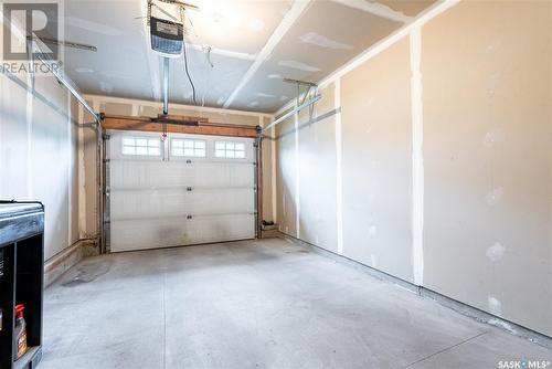 222 105 Lynd Crescent, Saskatoon, SK - Indoor Photo Showing Garage