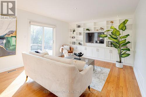 56 Magpie Crescent, Toronto (St. Andrew-Windfields), ON - Indoor Photo Showing Living Room