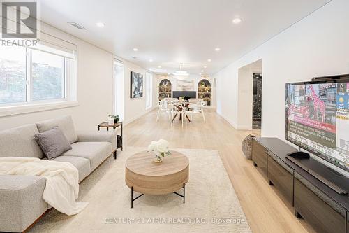 56 Magpie Crescent, Toronto (St. Andrew-Windfields), ON - Indoor Photo Showing Living Room