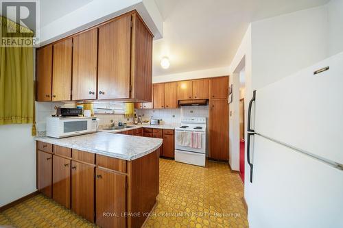 3375 Weston Road, Toronto (Humbermede), ON - Indoor Photo Showing Kitchen With Double Sink