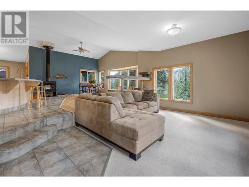 28 Deans Road, Summerland, BC - Indoor Photo Showing Living Room