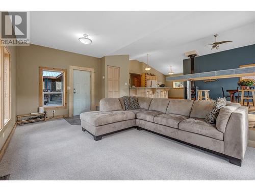 28 Deans Road, Summerland, BC - Indoor Photo Showing Living Room