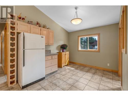 28 Deans Road, Summerland, BC - Indoor Photo Showing Kitchen