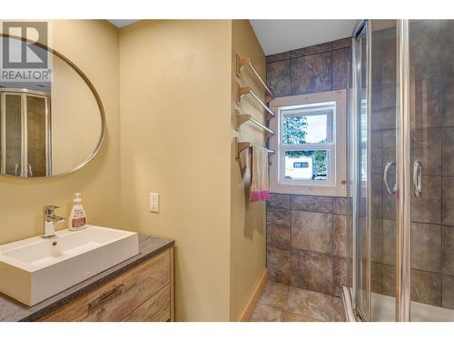 28 Deans Road, Summerland, BC - Indoor Photo Showing Bathroom