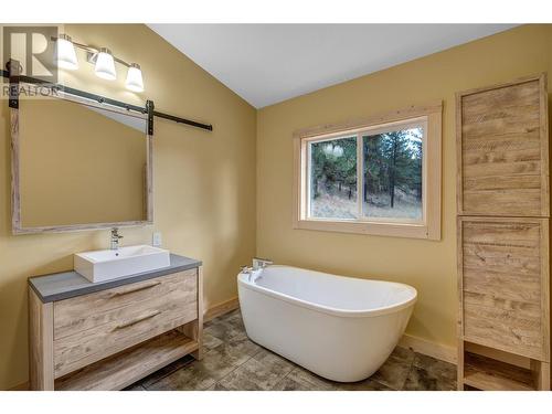 28 Deans Road, Summerland, BC - Indoor Photo Showing Bathroom