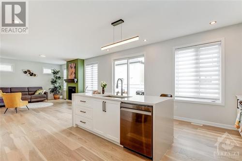 726 Cappamore Drive, Ottawa, ON - Indoor Photo Showing Kitchen