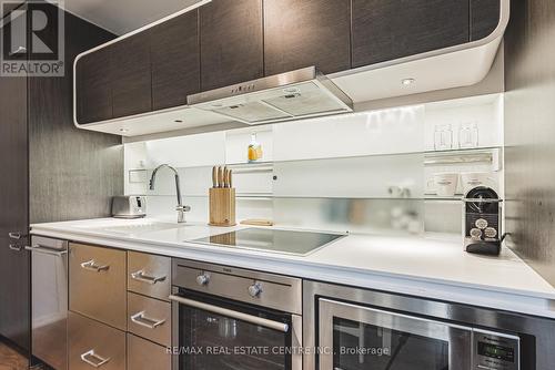 605 - 45 Charles Street E, Toronto, ON - Indoor Photo Showing Kitchen With Upgraded Kitchen