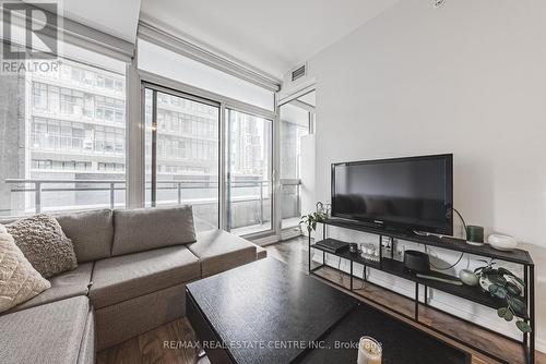 605 - 45 Charles Street E, Toronto, ON - Indoor Photo Showing Living Room