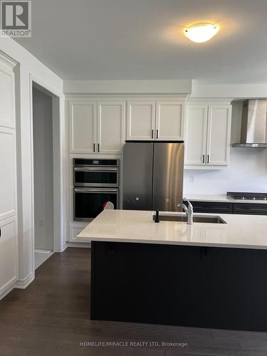 3081 Mulberry Lane, Pickering, ON - Indoor Photo Showing Kitchen With Upgraded Kitchen