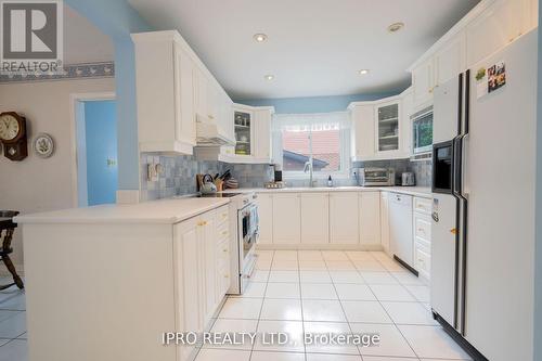 2261 Stillmeadow Road, Mississauga (Cooksville), ON - Indoor Photo Showing Kitchen