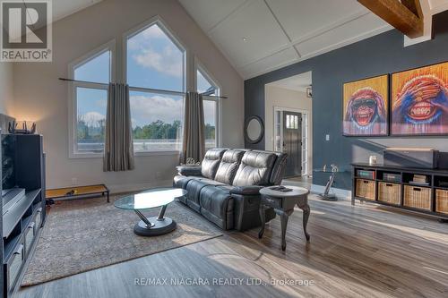 3921 Miller Road, Port Colborne, ON - Indoor Photo Showing Living Room