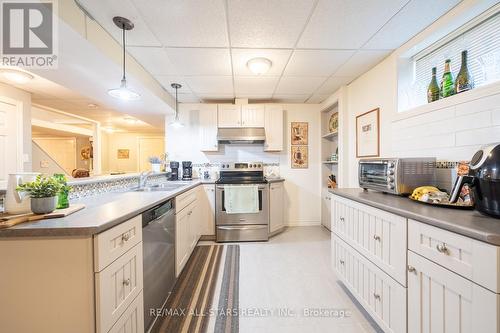 150 Park Drive, Whitchurch-Stouffville, ON - Indoor Photo Showing Kitchen