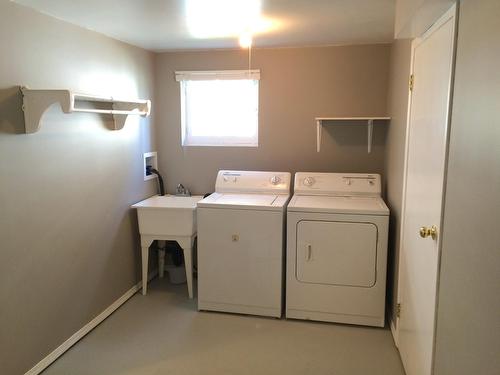 311 Gore Street, Nelson, BC - Indoor Photo Showing Laundry Room