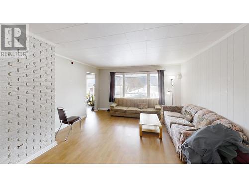 311 Gore  Street, Nelson, BC - Indoor Photo Showing Living Room