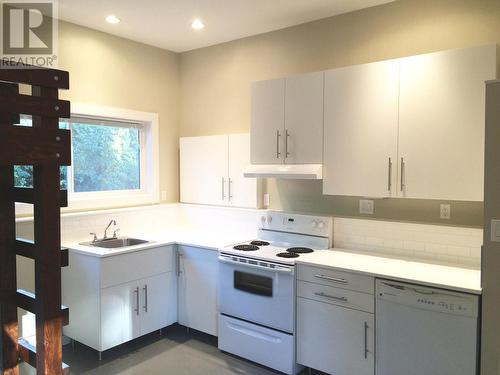 311 Gore  Street, Nelson, BC - Indoor Photo Showing Kitchen