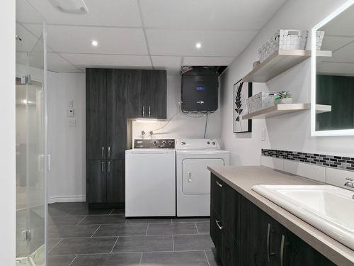 Bathroom - 961 Rue Jean-Casavan, Lavaltrie, QC - Indoor Photo Showing Laundry Room