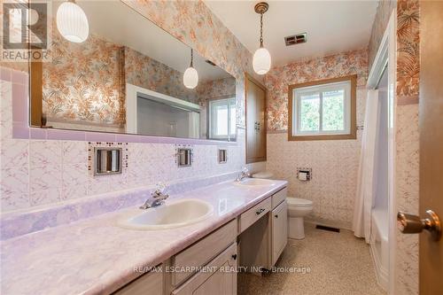 405 Inverness Avenue E, Hamilton, ON - Indoor Photo Showing Bathroom