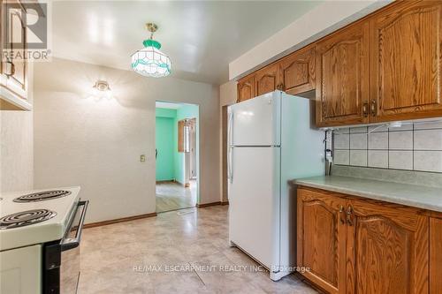 405 Inverness Avenue E, Hamilton, ON - Indoor Photo Showing Kitchen