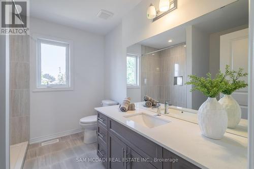 50 Halo Street, Hamilton, ON - Indoor Photo Showing Bathroom