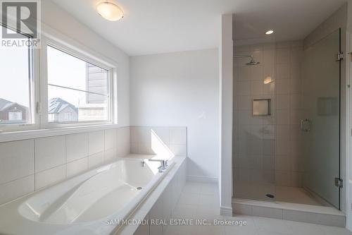 50 Halo Street, Hamilton, ON - Indoor Photo Showing Bathroom