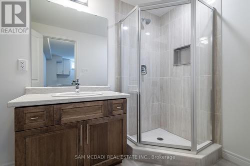 50 Halo Street, Hamilton, ON - Indoor Photo Showing Bathroom