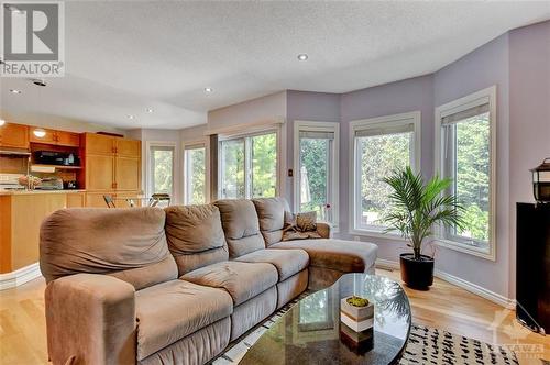 146 Equestrian Drive, Kanata, ON - Indoor Photo Showing Living Room