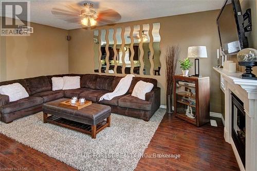 1152 Oakcrossing Road, London, ON - Indoor Photo Showing Living Room