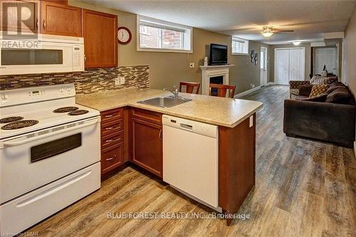 1152 Oakcrossing Road, London, ON - Indoor Photo Showing Kitchen