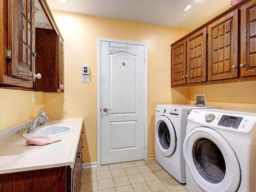 Salle de lavage - 107 Rue Turenne, Repentigny (Le Gardeur), QC - Indoor Photo Showing Laundry Room