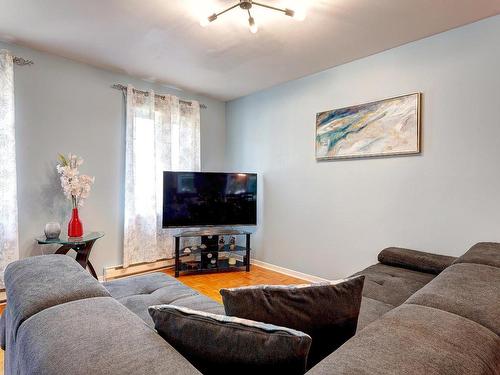 Salon - 107 Rue Turenne, Repentigny (Le Gardeur), QC - Indoor Photo Showing Living Room