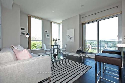 402-83 Redpath Ave, Toronto, ON - Indoor Photo Showing Living Room