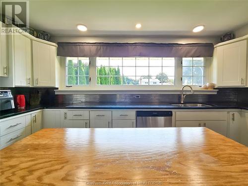 39 Chippewa Drive, Chatham, ON - Indoor Photo Showing Kitchen With Double Sink