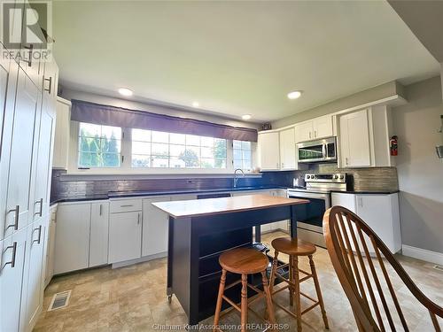 39 Chippewa Drive, Chatham, ON - Indoor Photo Showing Kitchen