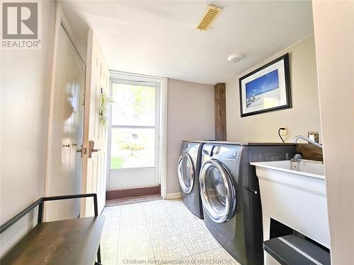 39 Chippewa Drive, Chatham, ON - Indoor Photo Showing Laundry Room