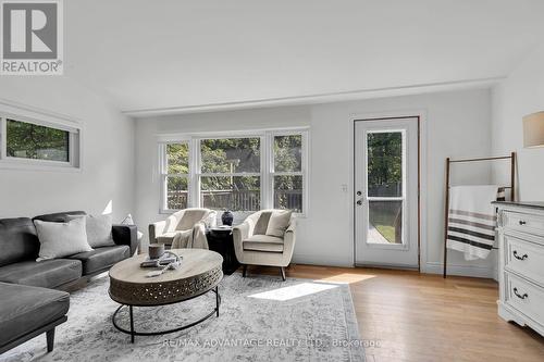 37 Langarth Street E, London, ON - Indoor Photo Showing Living Room