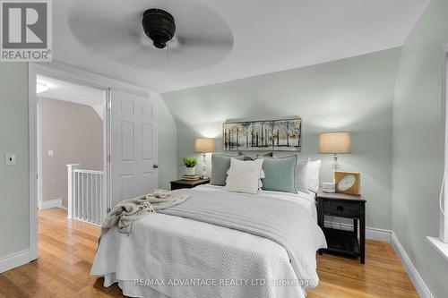 37 Langarth Street E, London, ON - Indoor Photo Showing Bedroom