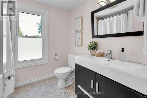 37 Langarth Street E, London, ON - Indoor Photo Showing Bathroom