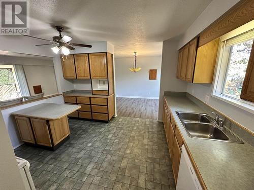 718 Cariboo Trail, 100 Mile House, BC - Indoor Photo Showing Kitchen With Double Sink