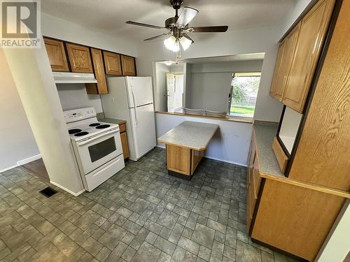 718 Cariboo Trail, 100 Mile House, BC - Indoor Photo Showing Kitchen With Double Sink