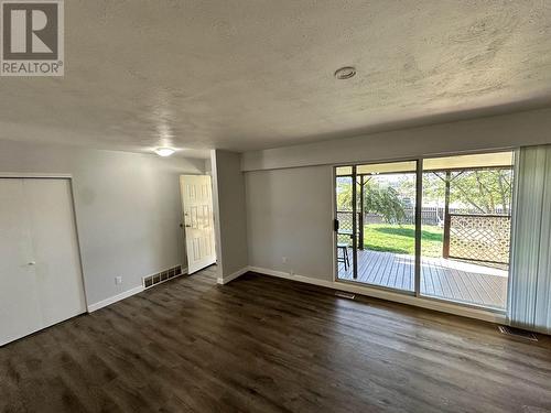 718 Cariboo Trail, 100 Mile House, BC - Indoor Photo Showing Living Room With Fireplace