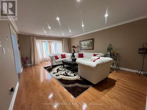 3 Bellini Avenue E, Brampton, ON - Indoor Photo Showing Living Room