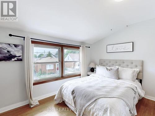 109 East 11Th Street, Hamilton, ON - Indoor Photo Showing Bedroom