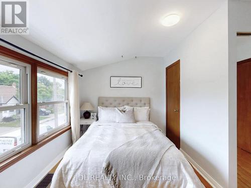 109 East 11Th Street, Hamilton, ON - Indoor Photo Showing Bedroom