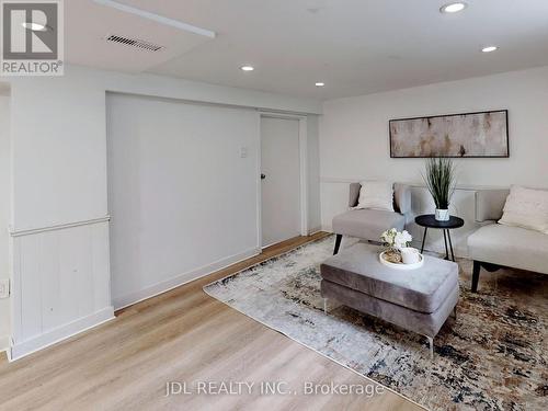 109 East 11Th Street, Hamilton, ON - Indoor Photo Showing Living Room