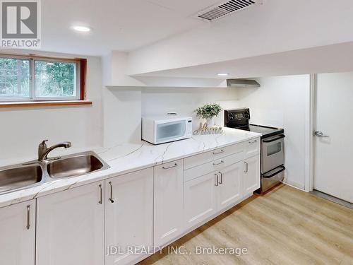 109 East 11Th Street, Hamilton, ON - Indoor Photo Showing Kitchen With Double Sink