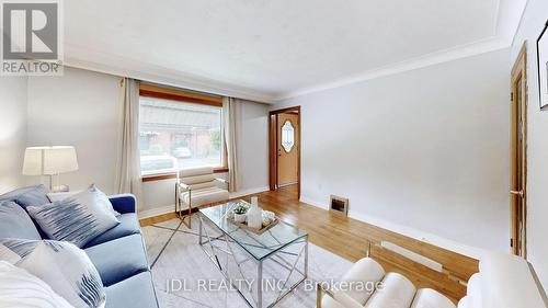 109 East 11Th Street, Hamilton, ON - Indoor Photo Showing Living Room