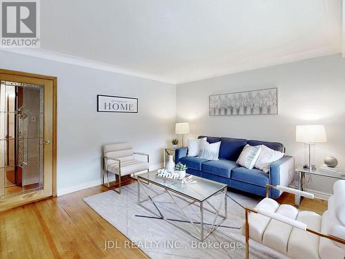 109 East 11Th Street, Hamilton, ON - Indoor Photo Showing Living Room